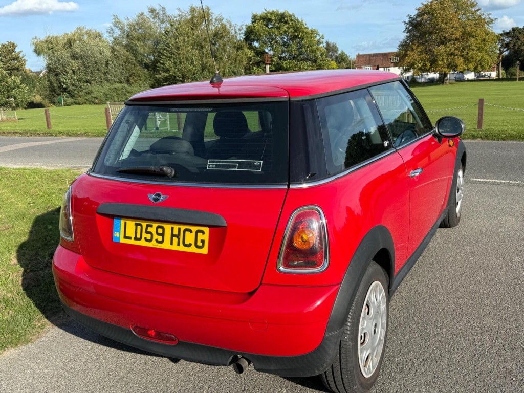 MINI HATCH