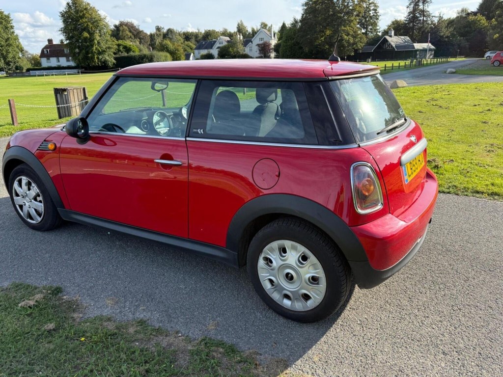 MINI HATCH