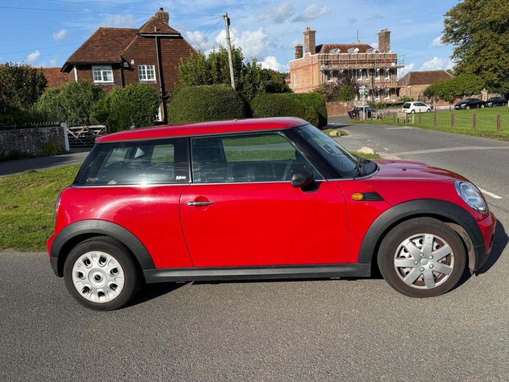 MINI HATCH