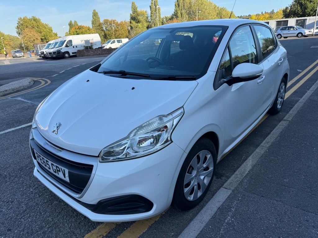 PEUGEOT 208