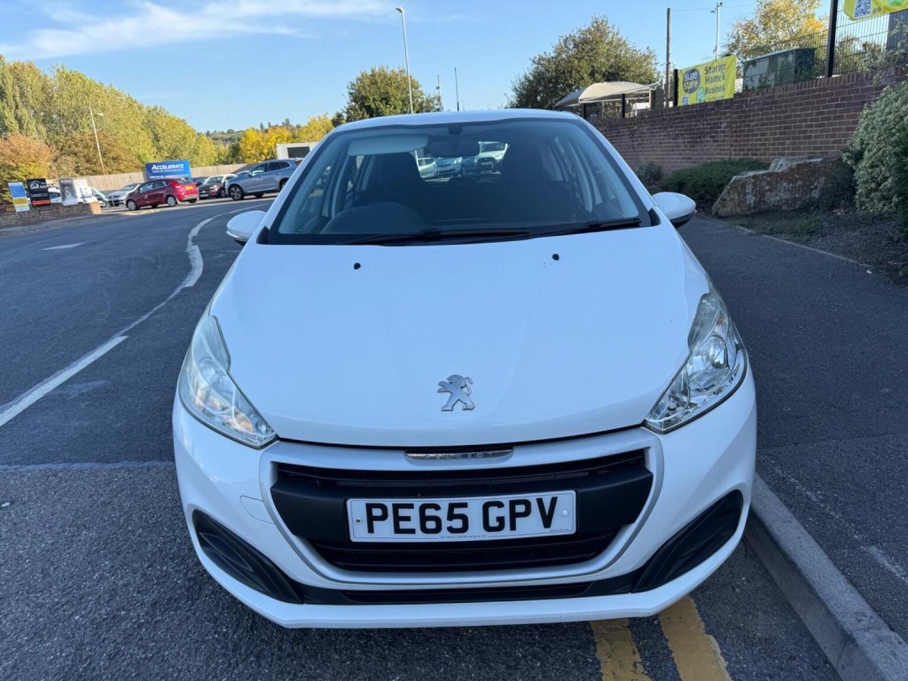PEUGEOT 208