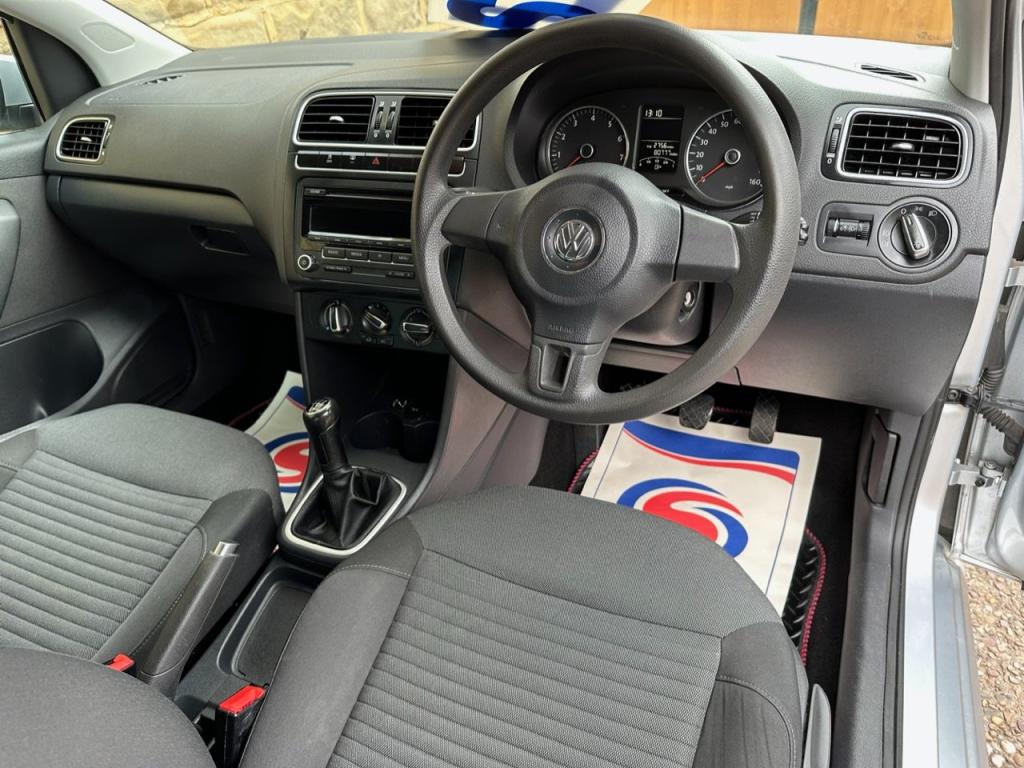 VOLKSWAGEN POLO