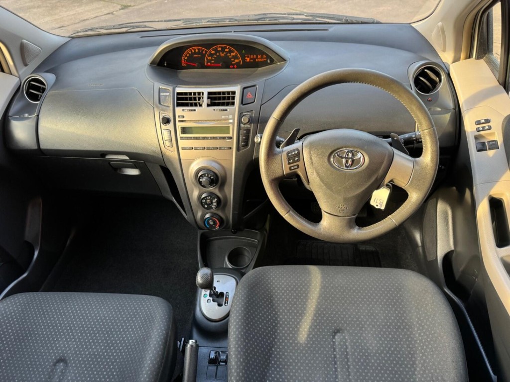 TOYOTA YARIS