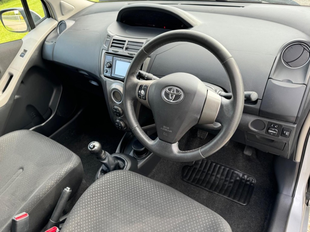 TOYOTA YARIS