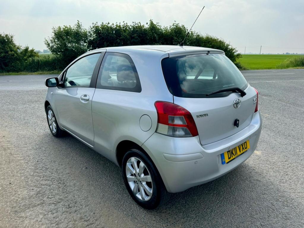 View TOYOTA YARIS 1.0 VVT-i T Spirit, with NAV, SATNAV