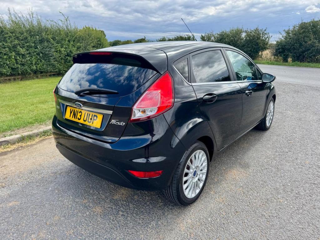 View FORD FIESTA 1.5 TDCi Titanium