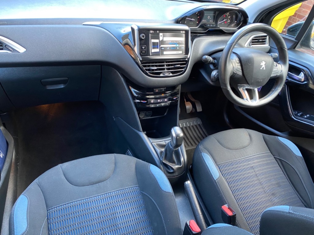 View PEUGEOT 208 HDI ALLURE