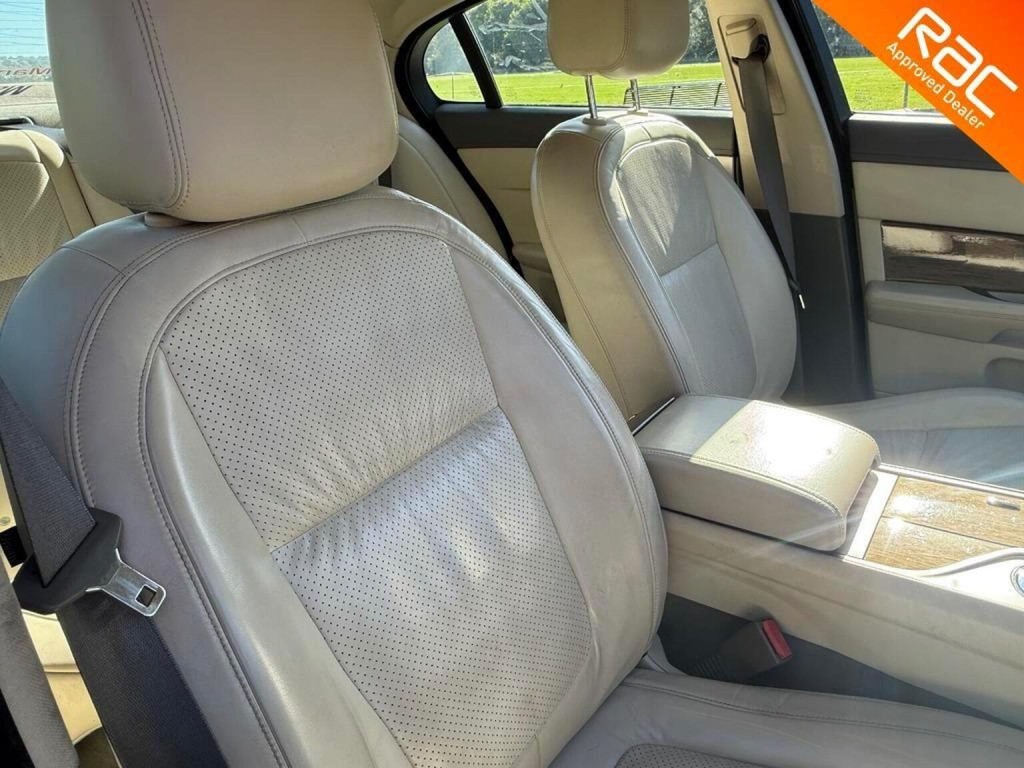 View JAGUAR XF 2.7d V6 Premium Luxury Auto Euro 4 4dr