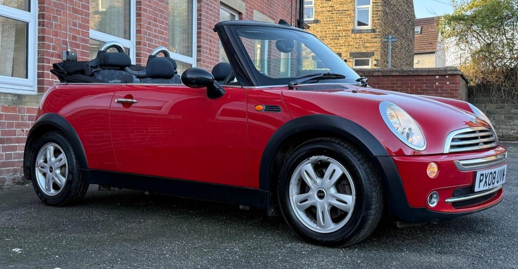 View MINI CONVERTIBLE 1.6 One Euro 4 2dr