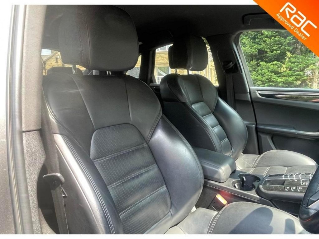 View PORSCHE MACAN 3.0 TD V6 S PDK 4WD Euro 6 (s/s) 5dr