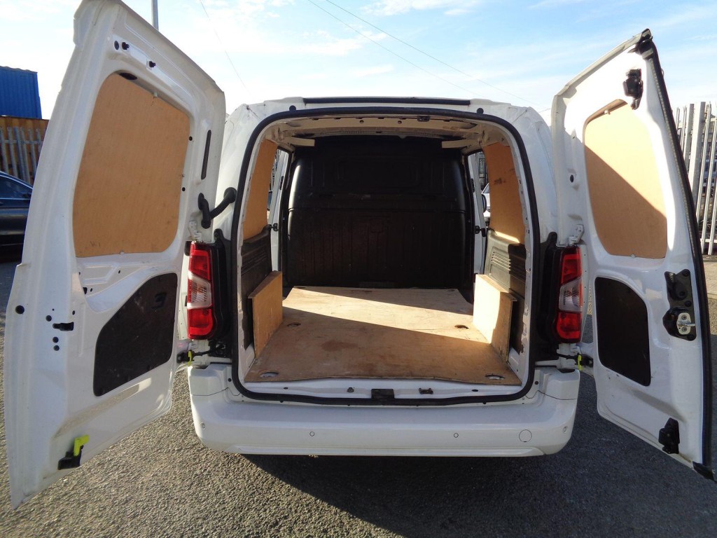 VAUXHALL COMBO 1.5 Turbo D 2300 Sportive 2020