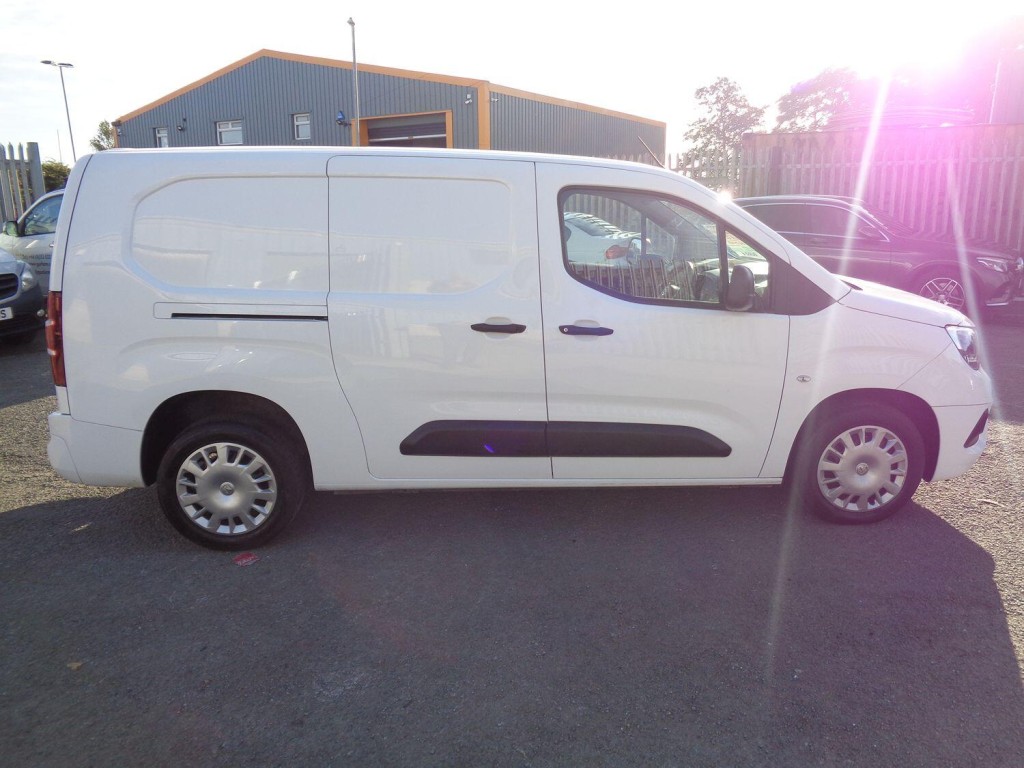 VAUXHALL COMBO 1.5 Turbo D 2300 Sportive 2020