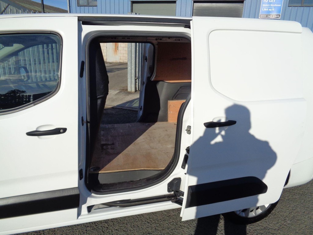 VAUXHALL COMBO 1.5 Turbo D 2300 Sportive 2020