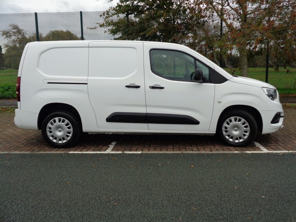 VAUXHALL COMBO 1.5 Turbo D 2300 Sportive 2020