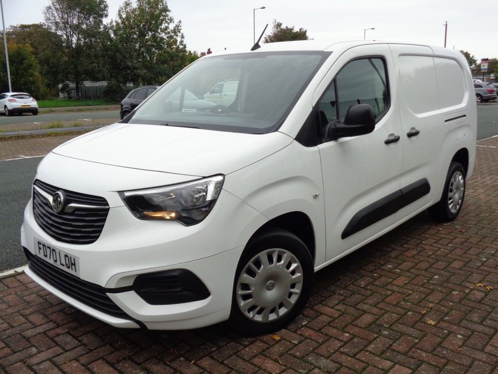 View VAUXHALL COMBO 1.5 Turbo D 2300 Sportive