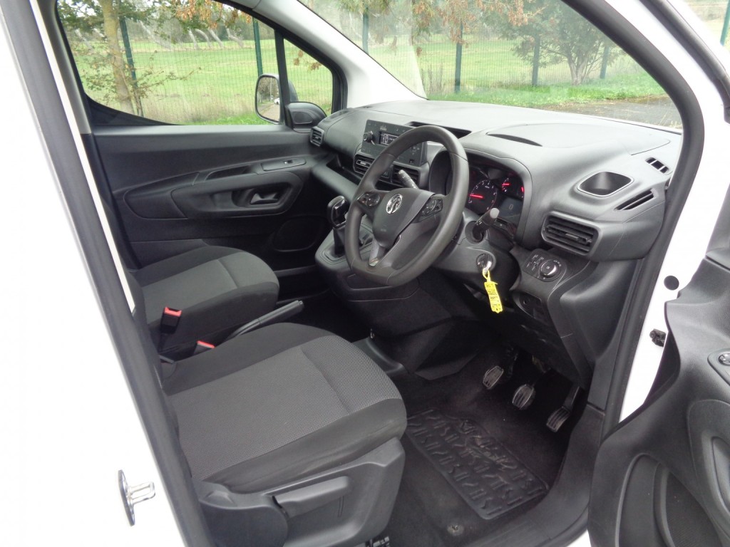 VAUXHALL COMBO 1.5 Turbo D 2300 Sportive 2020