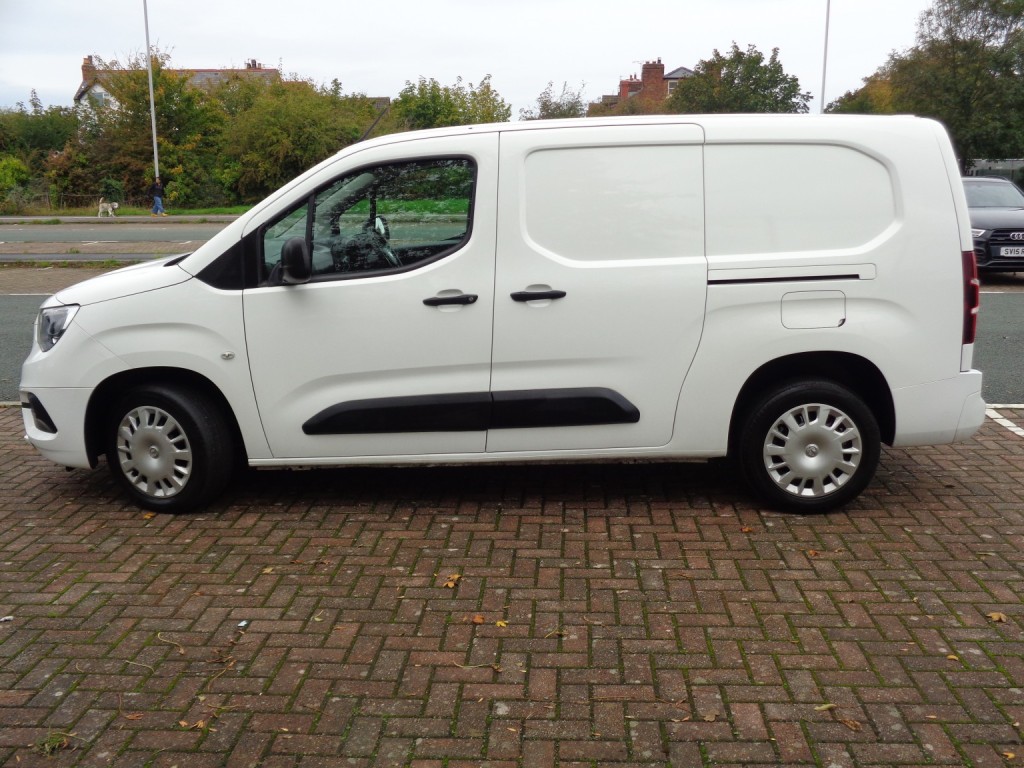VAUXHALL COMBO 1.5 Turbo D 2300 Sportive 2020