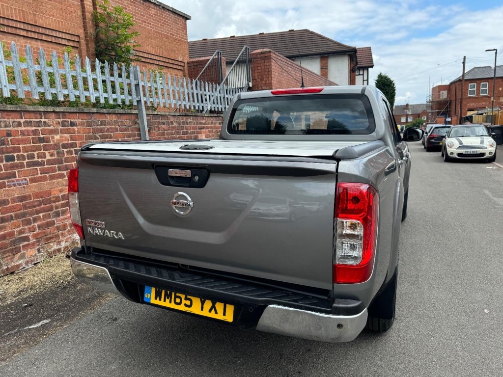 View NISSAN NAVARA 2.3 dCi Acenta