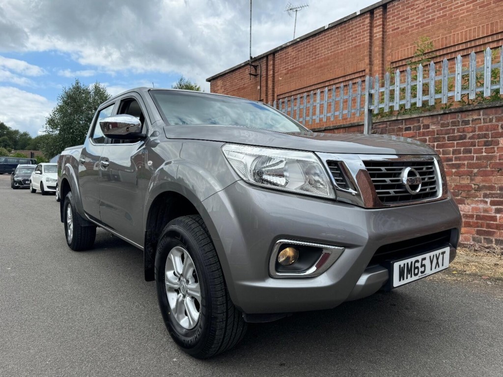 View NISSAN NAVARA 2.3 dCi Acenta