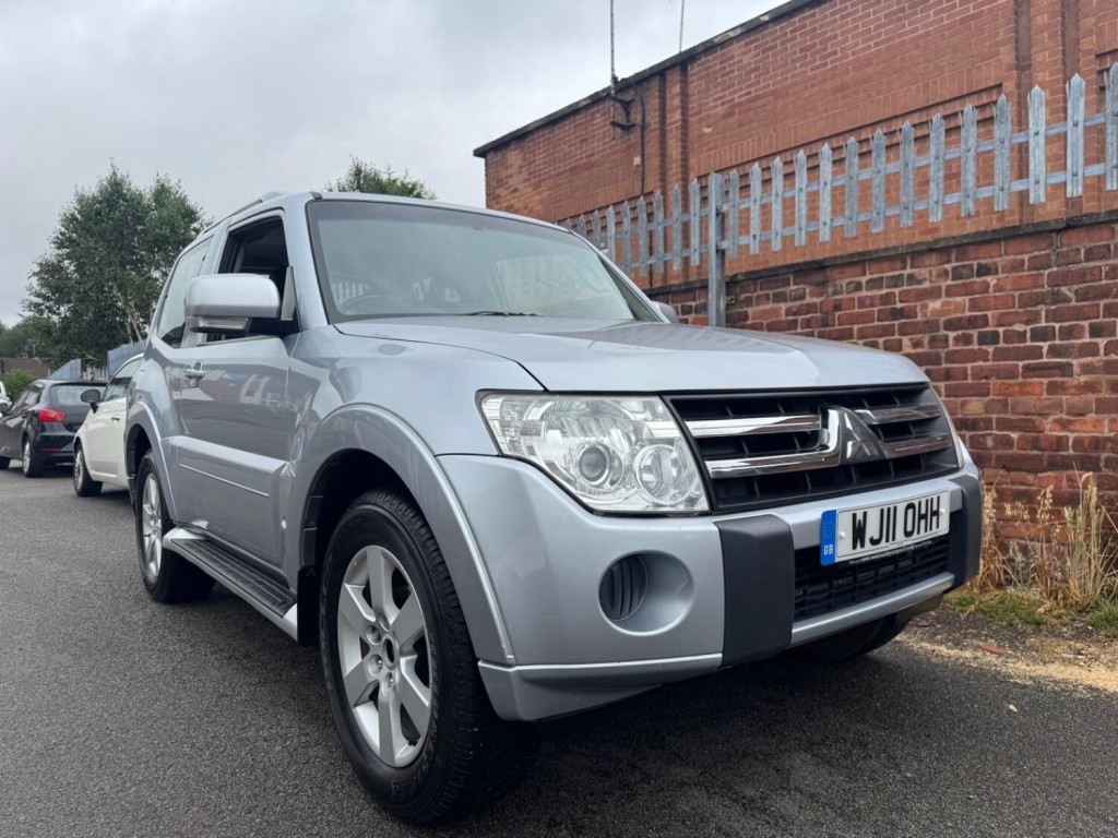 View MITSUBISHI SHOGUN 3.2 DI-DC Equippe