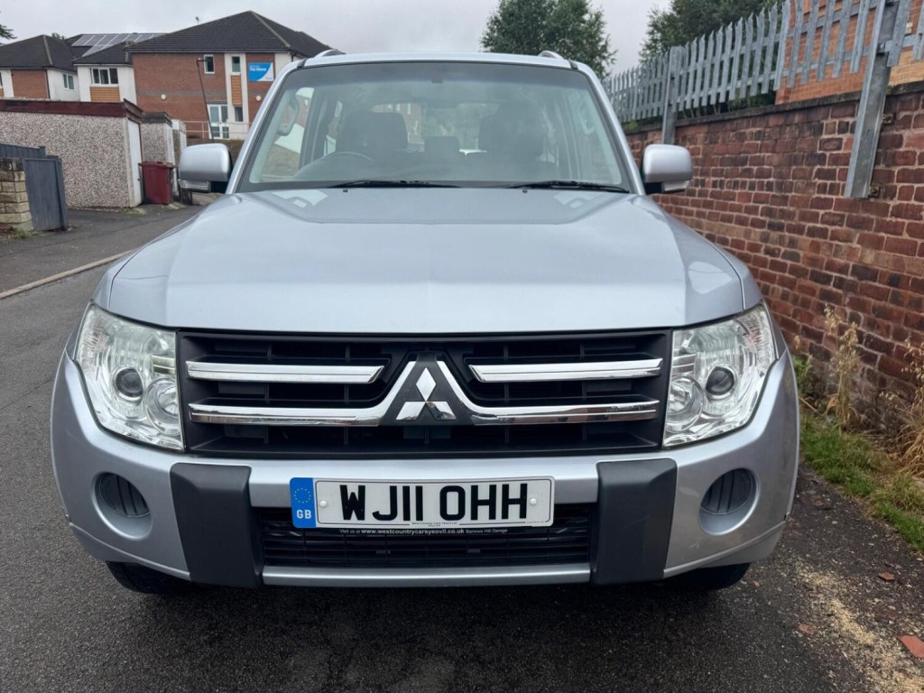 View MITSUBISHI SHOGUN 3.2 DI-DC Equippe