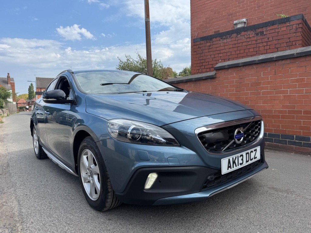 View VOLVO V40 CROSS COUNTRY 2.0 D3 SE Nav
