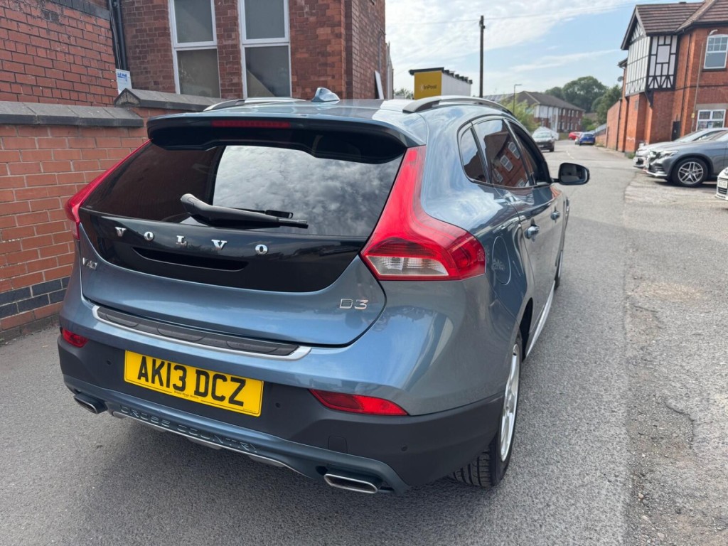 View VOLVO V40 CROSS COUNTRY 2.0 D3 SE Nav