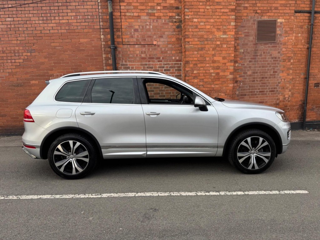 View VOLKSWAGEN TOUAREG 3.0 TDI V6 BlueMotion Tech R-Line