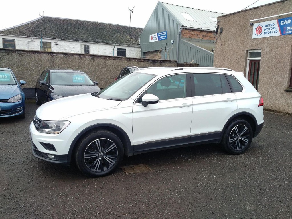 View VOLKSWAGEN TIGUAN 2.0 TDI SE Navigation