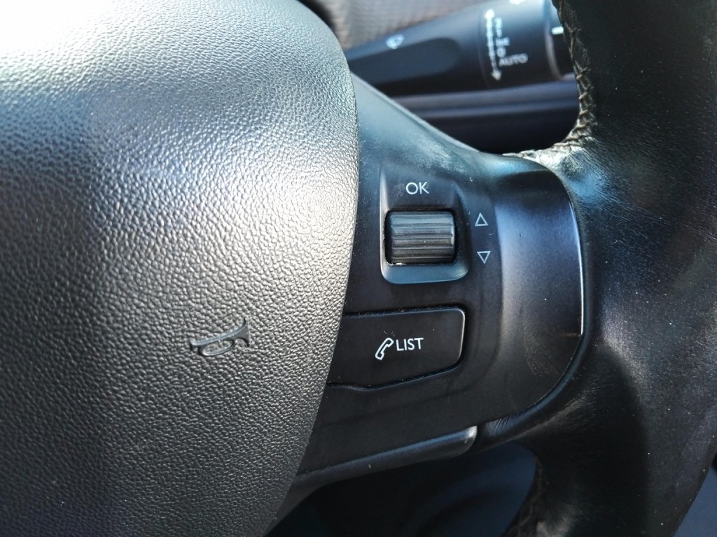 PEUGEOT 208 1.2 PureTech Allure 2015