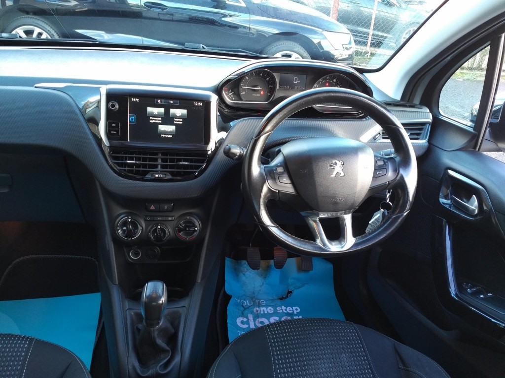 PEUGEOT 208 1.2 PureTech Allure 2015