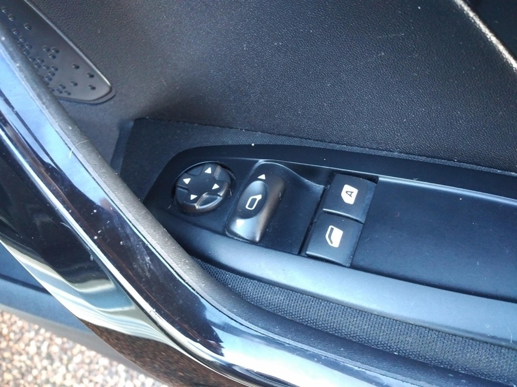 PEUGEOT 208 1.2 PureTech Allure 2015