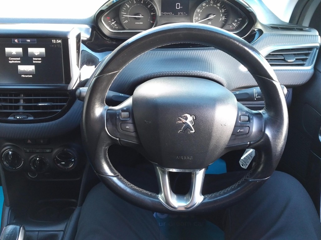 PEUGEOT 208 1.2 PureTech Allure 2015