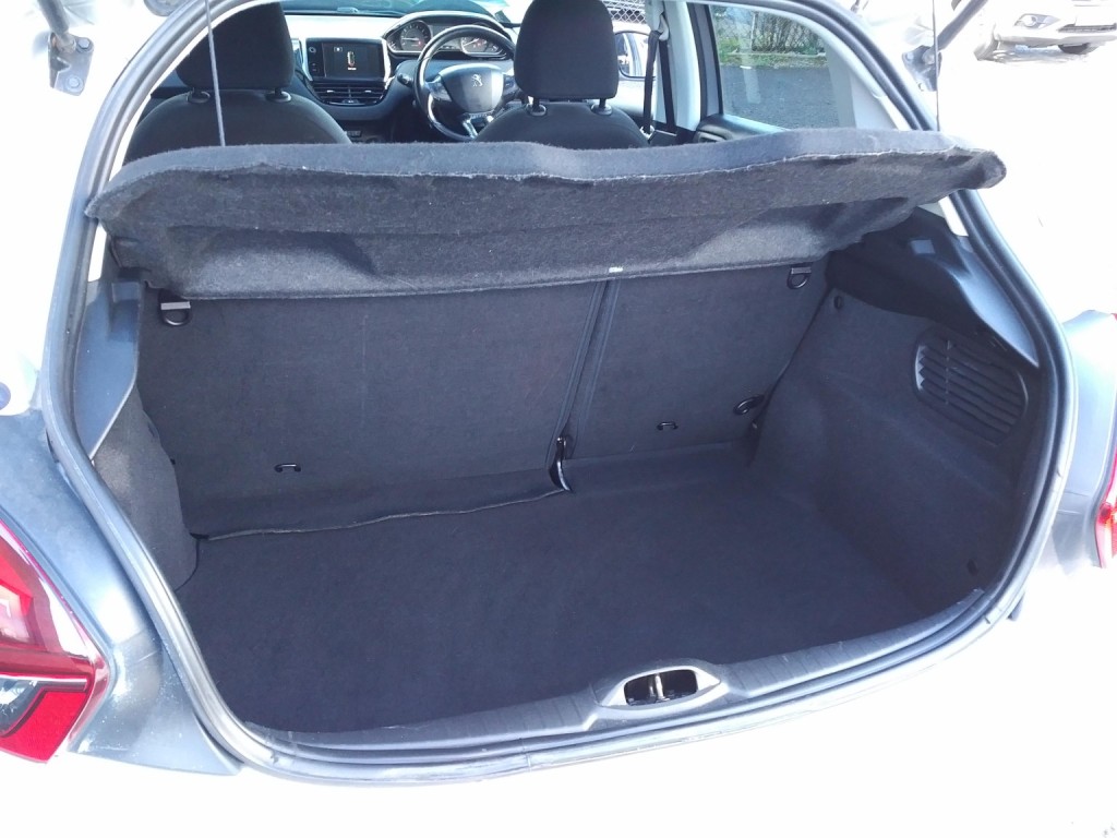 PEUGEOT 208 1.2 PureTech Allure 2015