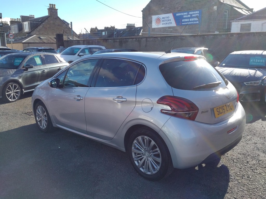 PEUGEOT 208 1.2 PureTech Allure 2015