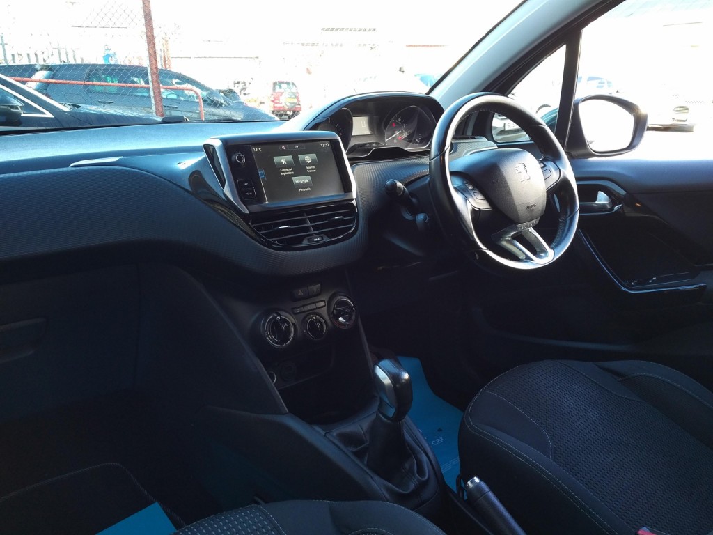 PEUGEOT 208 1.2 PureTech Allure 2015