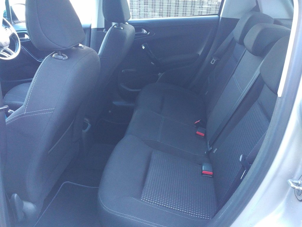 PEUGEOT 208 1.2 PureTech Allure 2015