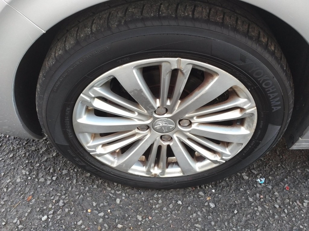 PEUGEOT 208 1.2 PureTech Allure 2015