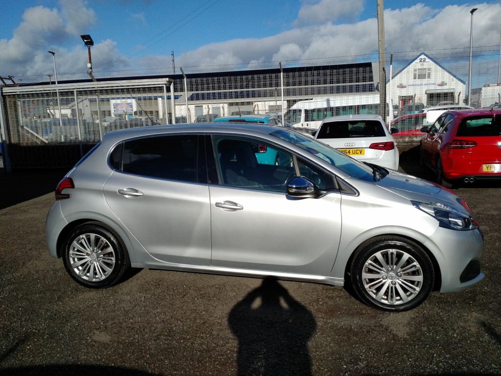 PEUGEOT 208 1.2 PureTech Allure 2015