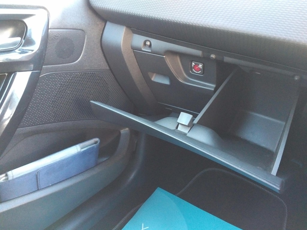 PEUGEOT 208 1.2 PureTech Allure 2015