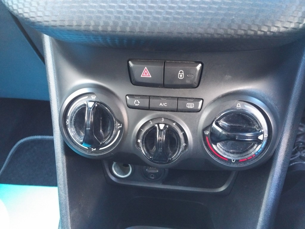 PEUGEOT 208 1.2 PureTech Allure 2015