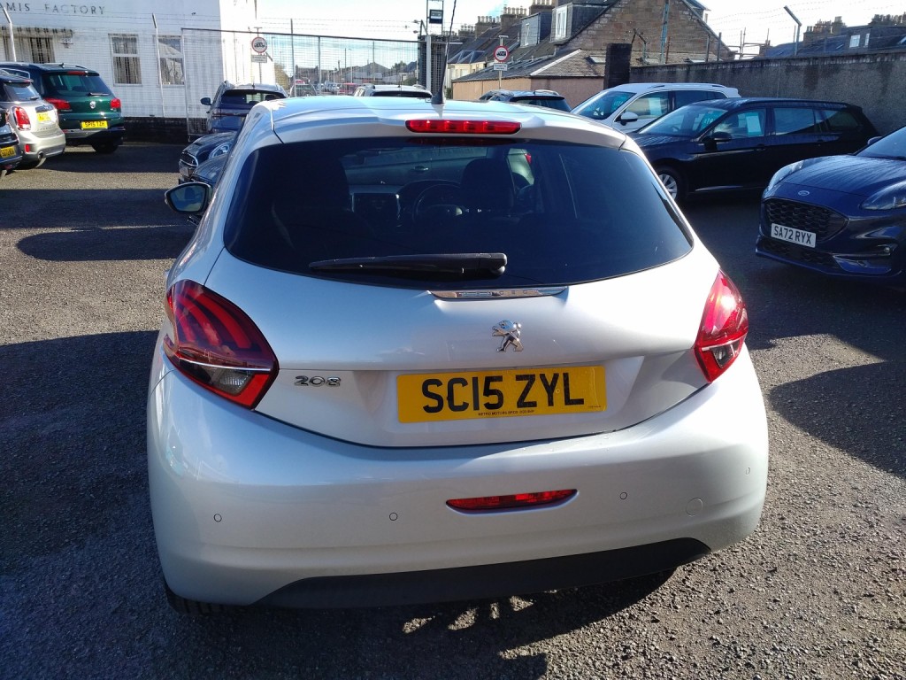 PEUGEOT 208 1.2 PureTech Allure 2015