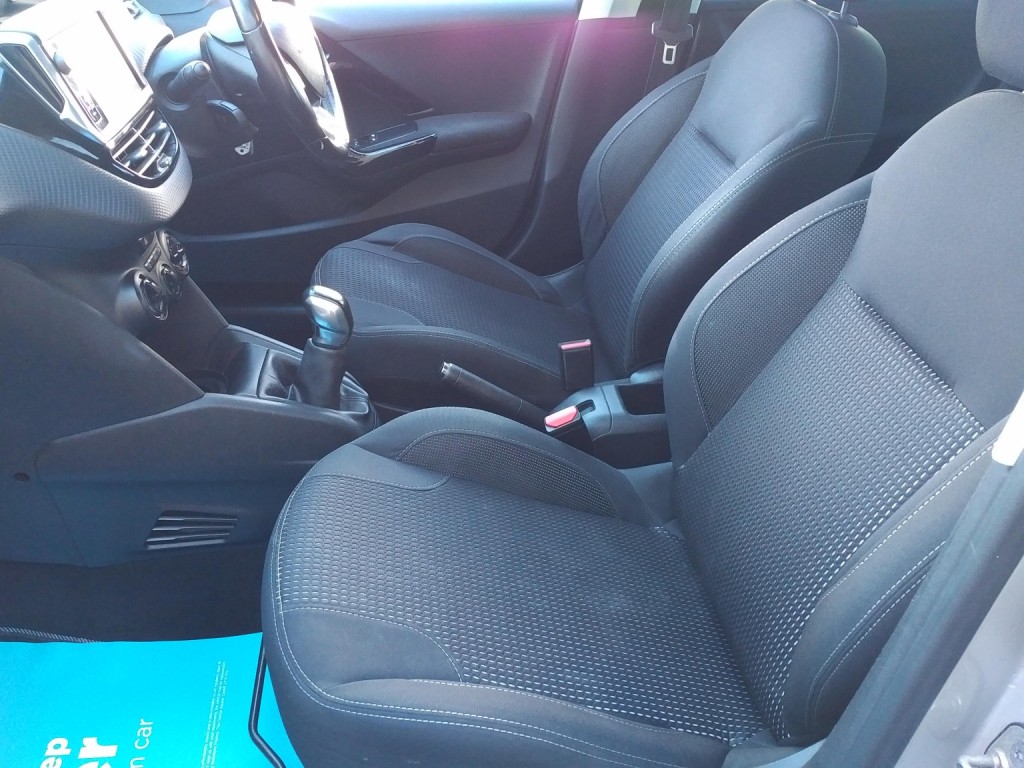 PEUGEOT 208 1.2 PureTech Allure 2015