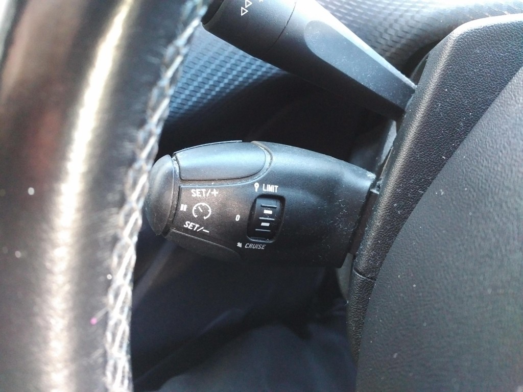 PEUGEOT 208 1.2 PureTech Allure 2015