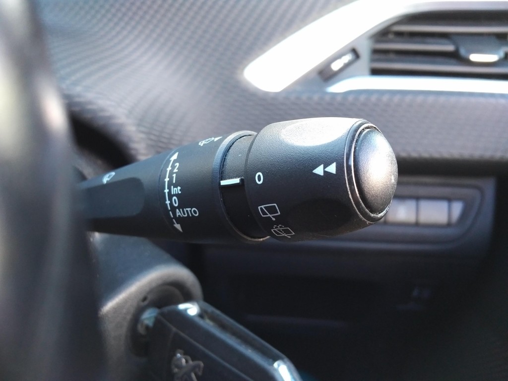 PEUGEOT 208 1.2 PureTech Allure 2015