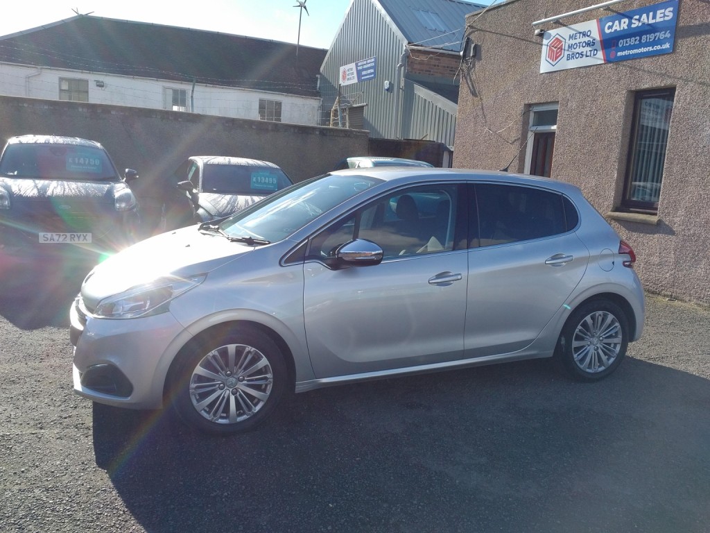 View PEUGEOT 208 1.2 PureTech Allure