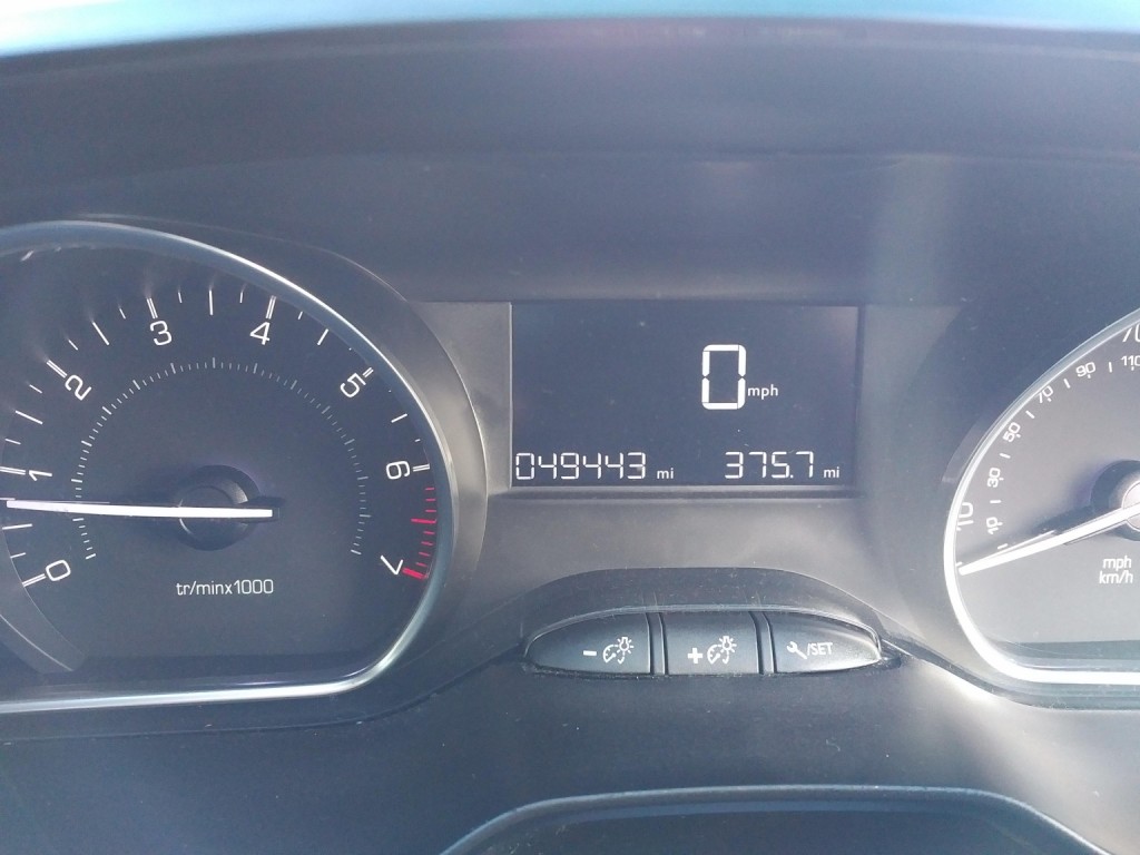 PEUGEOT 208 1.2 PureTech Allure 2015