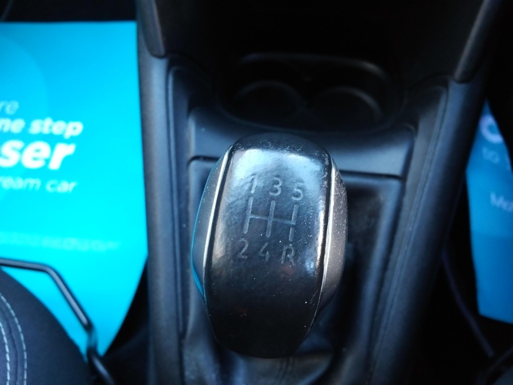 PEUGEOT 208 1.2 PureTech Allure 2015