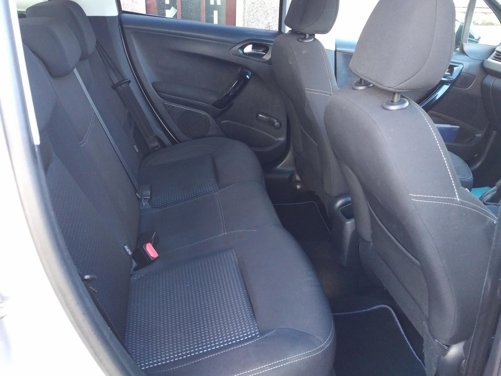 PEUGEOT 208 1.2 PureTech Allure 2015