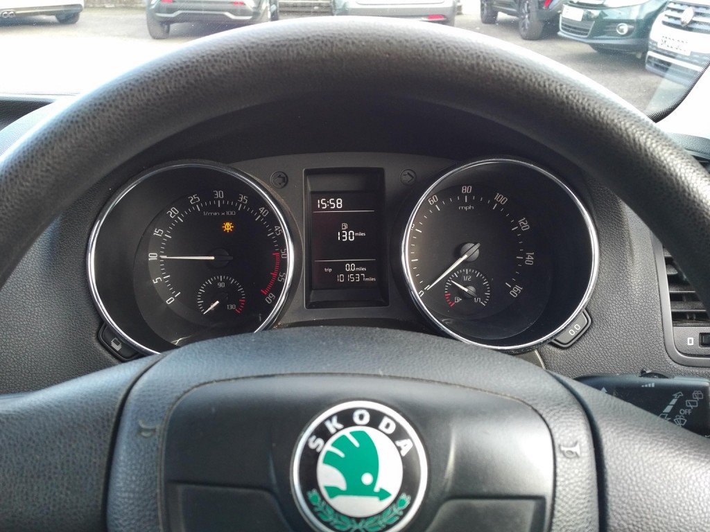 SKODA YETI 2.0 TDI S 2010